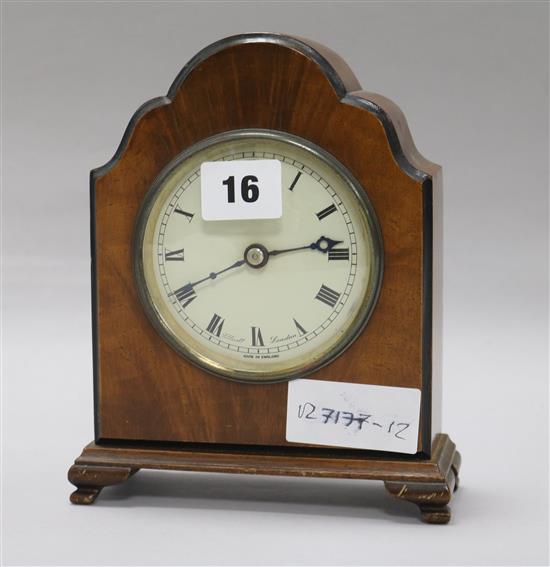 An Elliott mantel clock H.18cm x W.15cm